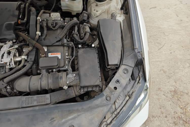 Used Toyota Avalon 2019 Dual-Engine 2.5L XLE Prestige Version China VI Standard Engine Bay Left