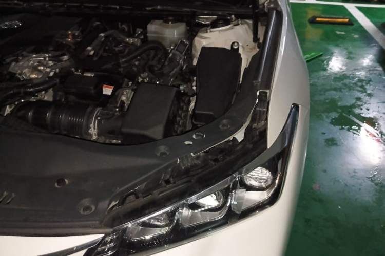 Used Toyota Avalon 2019 Dual-Engine 2.5L XLE Prestige Version China V Standard Engine Bay Left