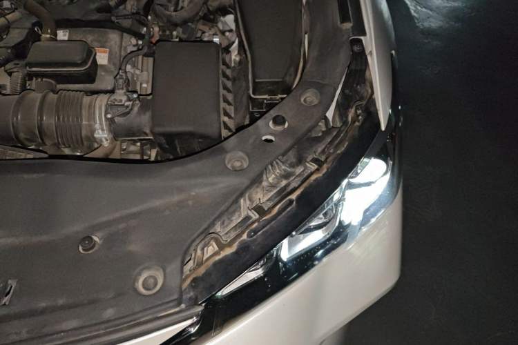 Used Toyota Avalon 2019 Dual-Engine 2.5L XLE Prestige Version China VI Standard Engine Bay Left
