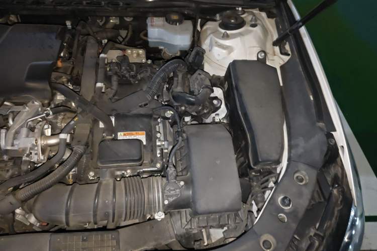 Used Toyota Avalon 2019 Dual-Engine 2.5L Luxury Edition China VI Standard Engine Bay Left
