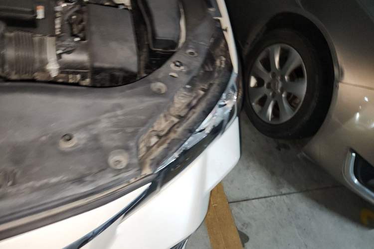 Used Toyota Avalon 2019 Dual-Engine 2.5L Limited Flagship Edition China VI Standard Engine Bay Left
