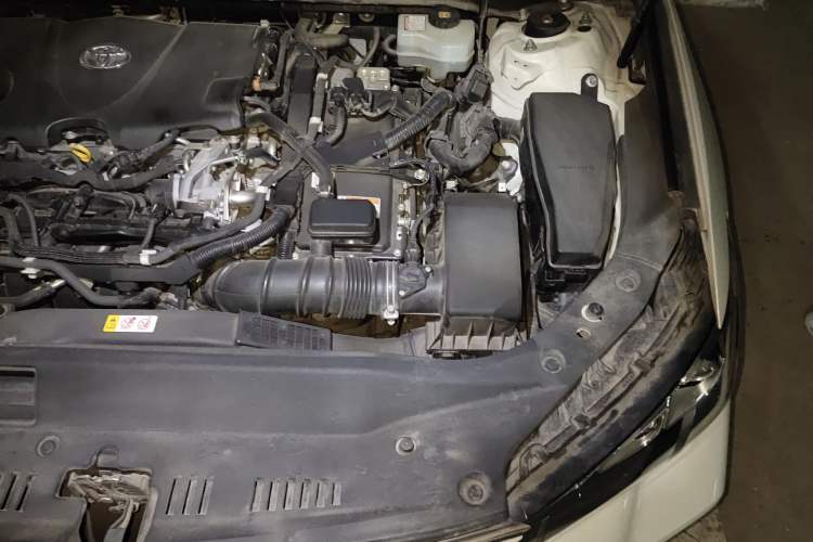 Used Toyota Avalon 2019 Dual-Engine 2.5L XLE Prestige Version China V Standard Engine Bay Left