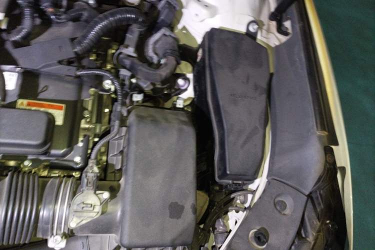 Used Toyota Avalon 2019 Dual-Engine 2.5L Luxury Edition China VI Standard Engine Bay Left