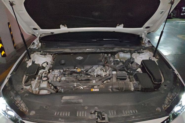 Used Toyota Avalon 2019 Dual-Engine 2.5L XLE Prestige Version China VI Standard Engine Bay