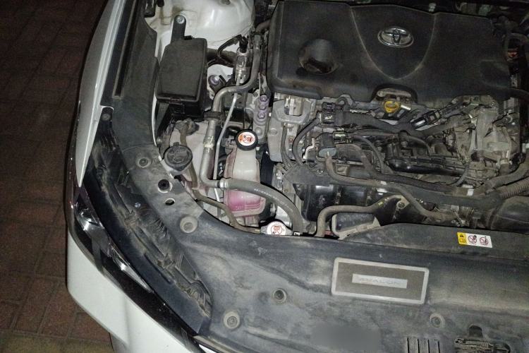 Used Toyota Avalon 2019 Dual-Engine 2.5L XLE Prestige Version China V Standard Engine Bay Right