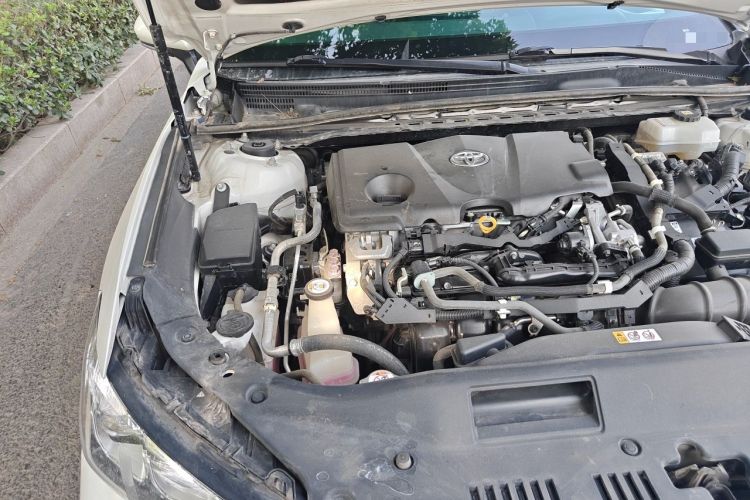 Used Toyota Avalon 2019 Dual-Engine 2.5L XLE Prestige Version China VI Standard Engine Bay Right
