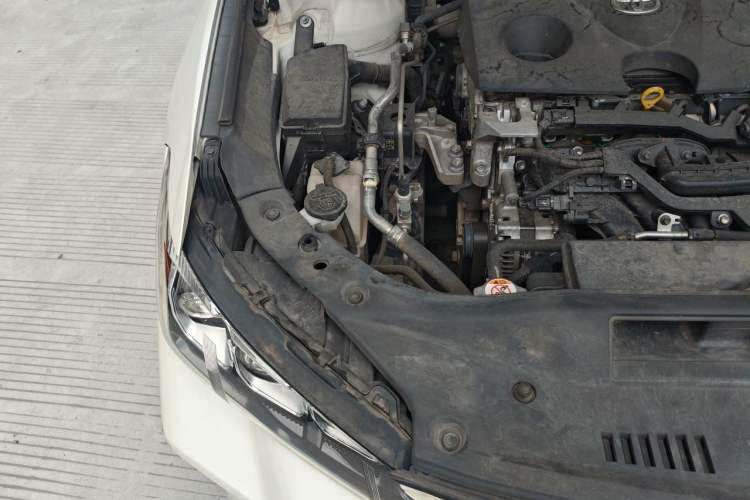 Used Toyota Avalon 2019 2.0L XLE Premium Edition China VI Engine Bay Right