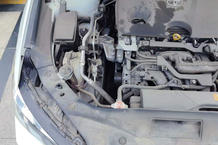 Used Toyota Avalon 2019 2.0L Ambition Edition China VI Engine Bay Right