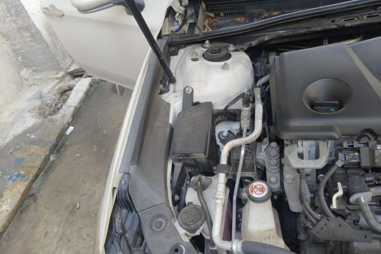 Used Toyota Avalon 2019 Dual-Engine 2.5L Luxury Edition China VI Standard Engine Bay Right