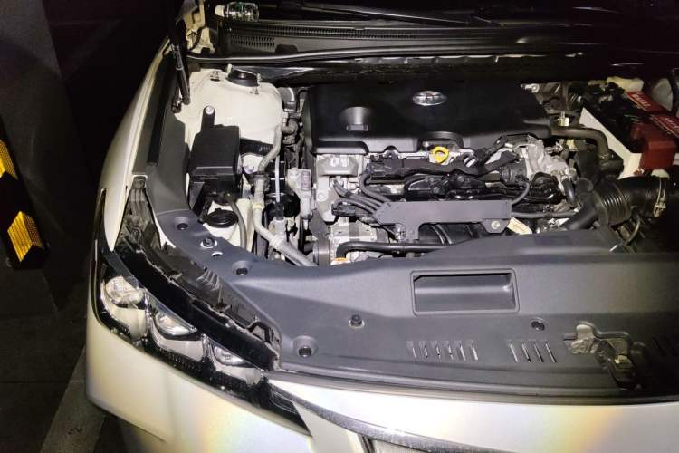 Used Toyota Avalon 2019 2.5L Touring Premium Version China VI Standard Engine Bay Right