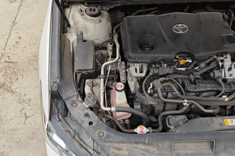 Used Toyota Avalon 2019 Dual-Engine 2.5L XLE Prestige Version China VI Standard Engine Bay Right