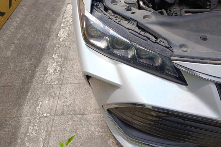 Used Toyota Avalon 2019 2.5L Touring Premium Version China VI Standard Engine Bay Right