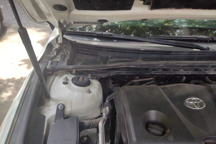 Used Toyota Avalon 2019 2.5L Ambition Version China VI Standard Engine Bay Right
