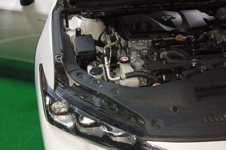 Used Toyota Avalon 2019 Dual-Engine 2.5L XLE Prestige Version China V Standard Engine Bay Right