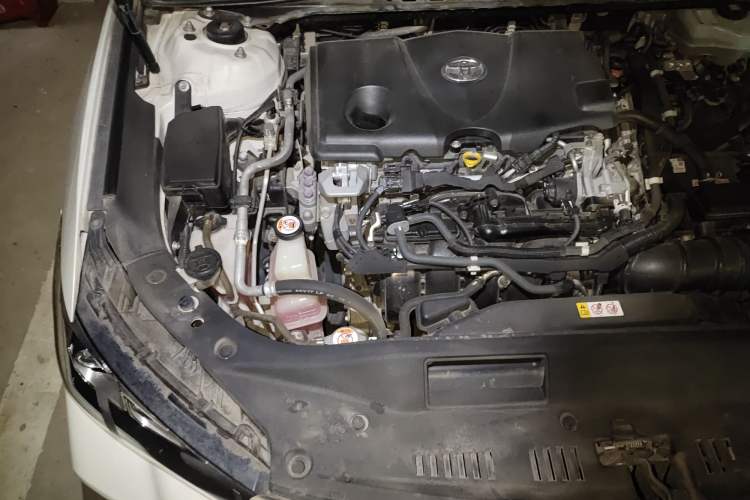 Used Toyota Avalon 2019 Dual-Engine 2.5L XLE Prestige Version China V Standard Engine Bay Right
