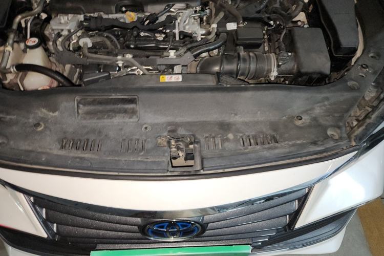 Used Toyota Avalon 2019 Dual-Engine 2.5L Limited Flagship Edition China VI Standard Engine Bay