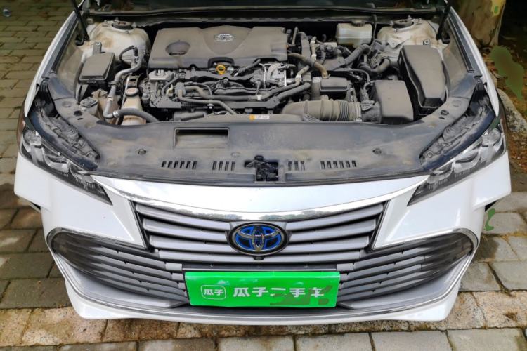 Used Toyota Avalon 2019 Dual-Engine 2.5L XLE Prestige Version China VI Standard Engine Bay
