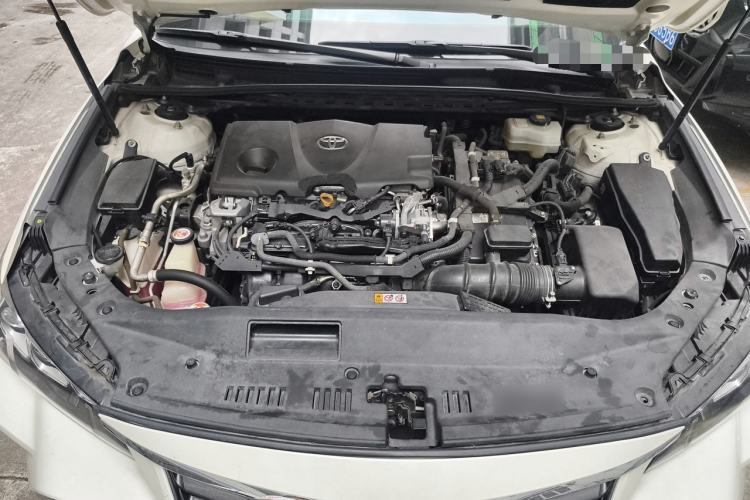 Used Toyota Avalon 2019 Dual-Engine 2.5L XLE Prestige Version China VI Standard Engine Bay