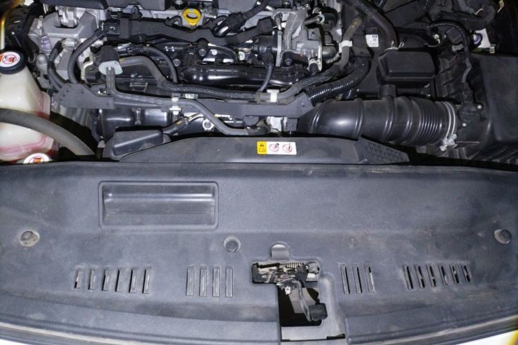Used Toyota Avalon 2019 Dual-Engine 2.5L Luxury Edition China VI Standard Engine Bay
