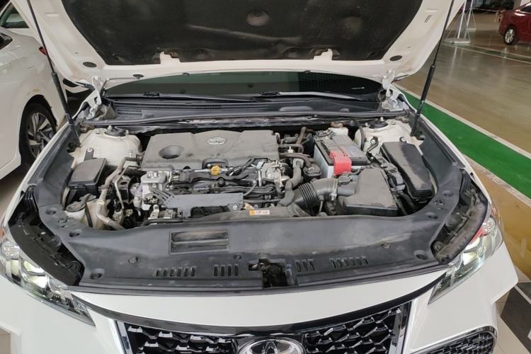 Used Toyota Avalon 2019 2.5L Touring Premium Version China VI Standard Engine Bay