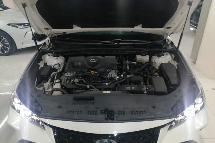 Used Toyota Avalon 2019 Dual-Engine 2.5L Luxury Edition China VI Standard Engine Bay