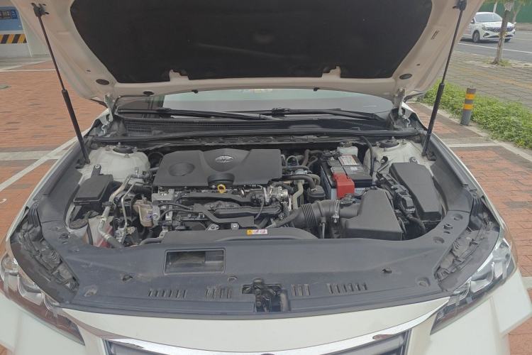 Used Toyota Avalon 2019 2.0L Luxury Edition China VI Standard Engine Bay