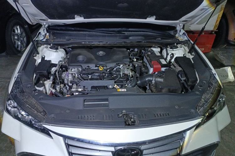 Used Toyota Avalon 2019 2.5L Touring Premium Version China VI Standard Engine Bay