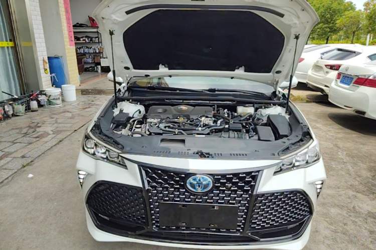 Used Toyota Avalon 2019 Dual-Engine 2.5L Luxury Edition China VI Standard Engine Bay