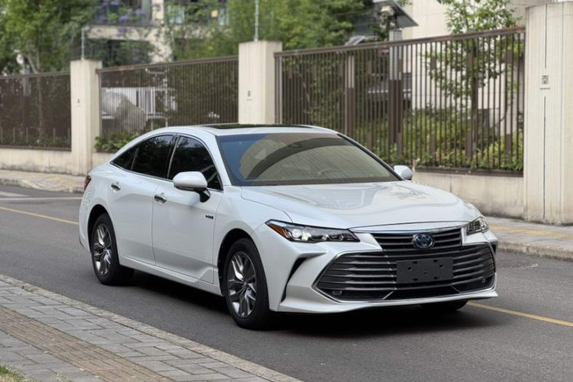 Used Toyota Avalon 2019 Dual-Engine 2.5L Luxury Edition China VI Standard Exterior 1