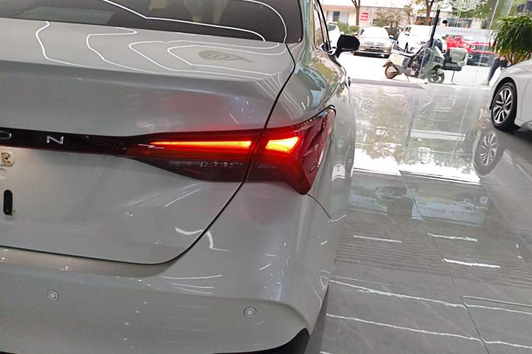 Used Toyota Avalon 2019 2.0L Luxury Edition China VI Standard Exterior 3