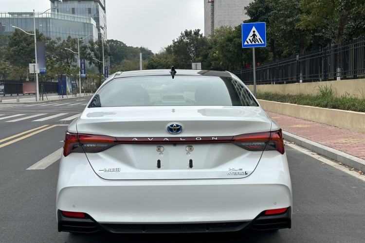 Used Toyota Avalon 2019 Dual-Engine 2.5L XLE Prestige Version China VI Standard Exterior 4