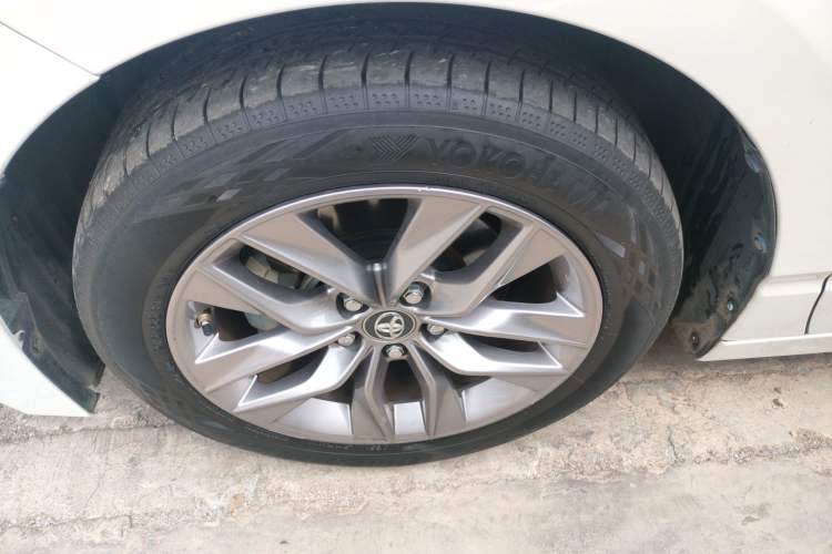 Used Toyota Avalon 2019 2.0L Luxury Edition China VI Standard Exterior 4