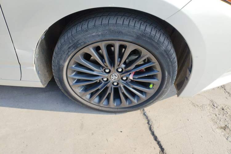 Used Toyota Avalon 2019 2.0L XLE Premium Edition China VI Exterior 4