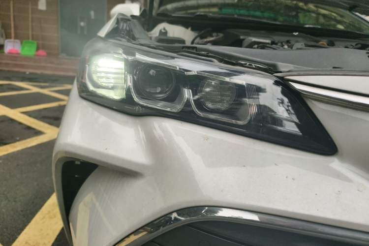 Used Toyota Avalon 2019 Dual-Engine 2.5L XLE Prestige Version China VI Standard Exterior 6