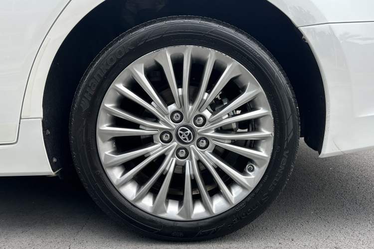 Used Toyota Avalon 2019 Dual-Engine 2.5L XLE Prestige Version China VI Standard Exterior 6