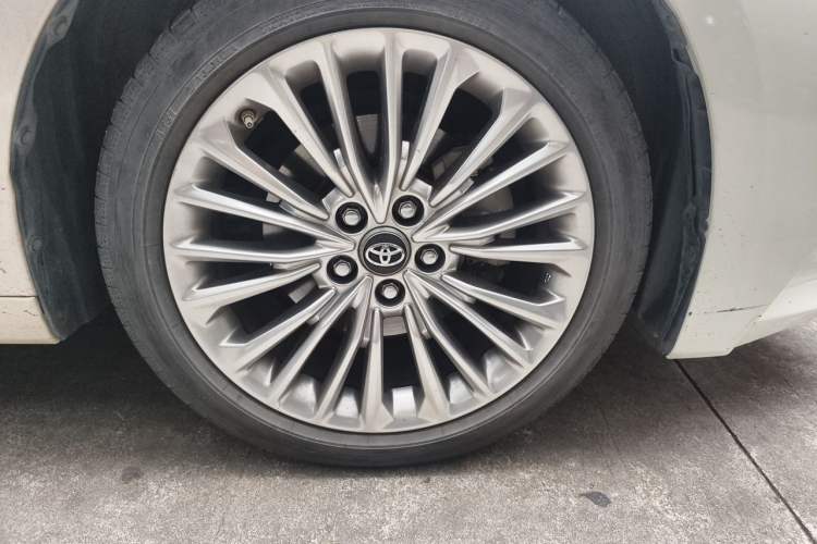 Used Toyota Avalon 2019 Dual-Engine 2.5L XLE Prestige Version China VI Standard Exterior 7