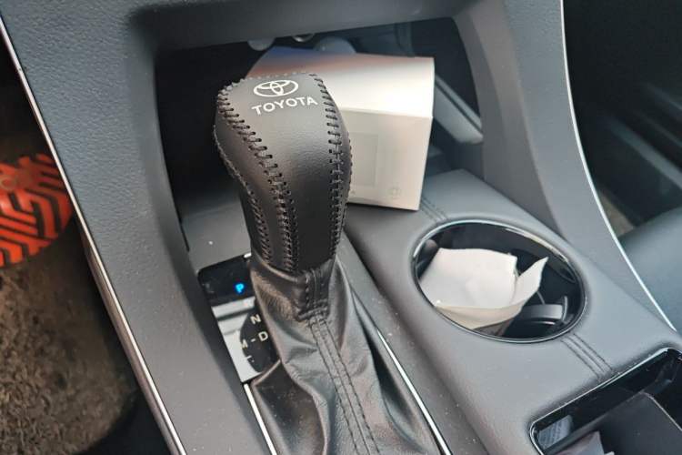 Used Toyota Avalon 2019 2.0L Luxury Edition China VI Standard Gear Lever