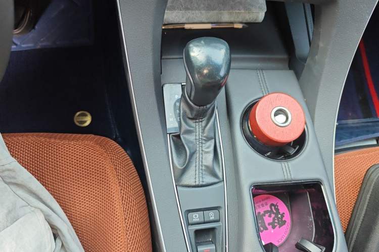 Used Toyota Avalon 2019 2.0L Luxury Edition China VI Standard Gear Lever