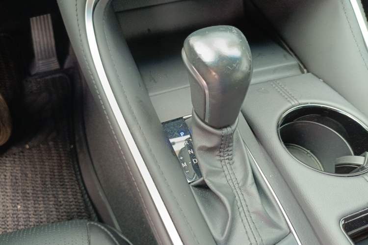 Used Toyota Avalon 2019 2.0L Luxury Edition China VI Standard Gear Lever