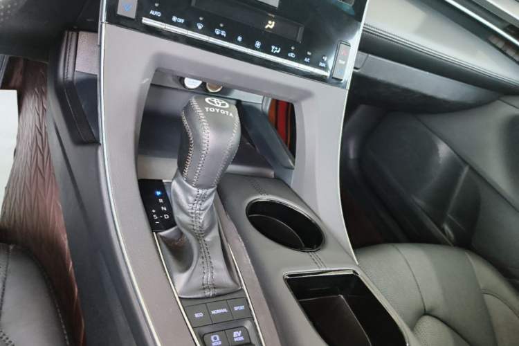 Used Toyota Avalon 2019 Dual-Engine 2.5L Luxury Edition China VI Standard Gear Lever