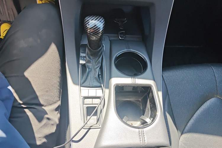 Used Toyota Avalon 2019 Dual-Engine 2.5L Luxury Edition China V Standard Gear Lever