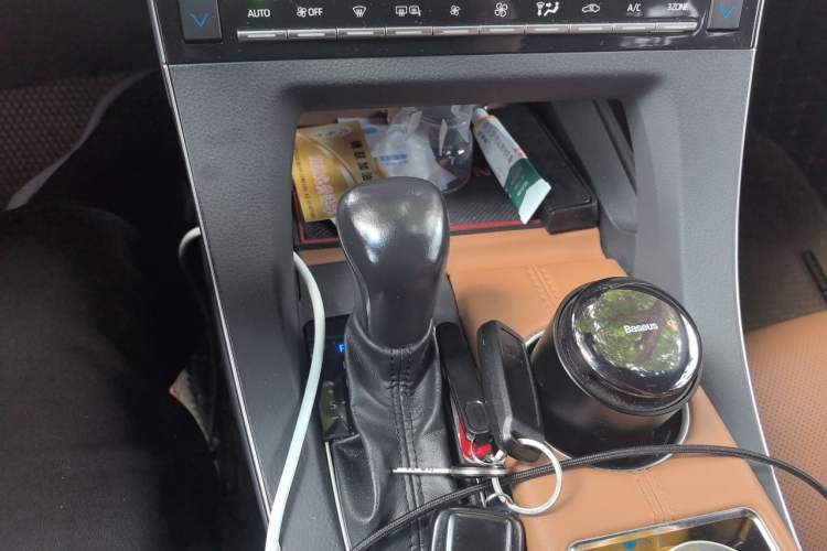 Used Toyota Avalon 2019 Dual-Engine 2.5L Limited Flagship Edition China VI Standard Gear Lever