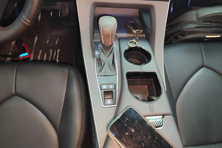 Used Toyota Avalon 2019 2.0L Ambition Edition China VI Gear Lever