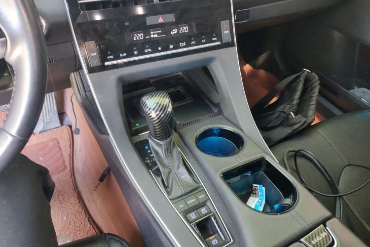 Used Toyota Avalon 2019 Dual-Engine 2.5L Luxury Edition China VI Standard Gear Lever