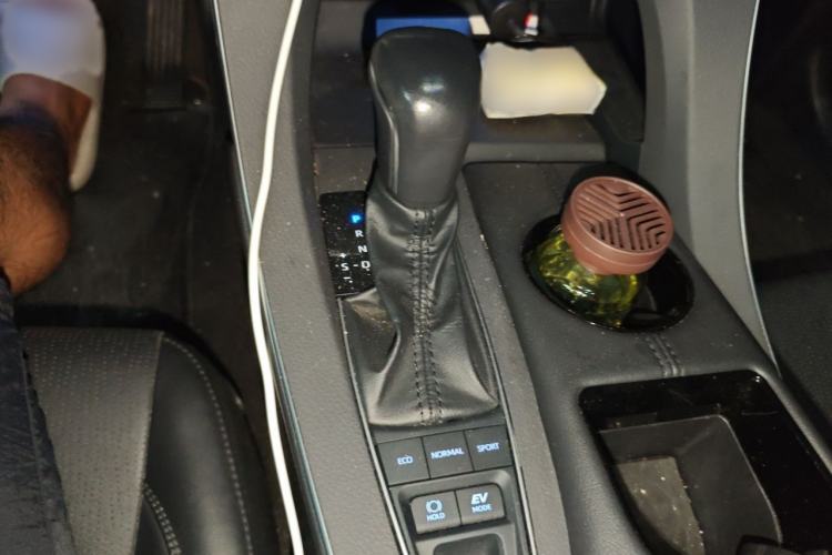 Used Toyota Avalon 2019 Dual-Engine 2.5L Luxury Edition China VI Standard Gear Lever