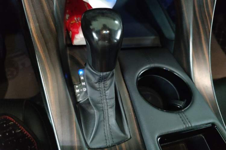 Used Toyota Avalon 2019 2.0L XLE Premium Edition China VI Gear Lever