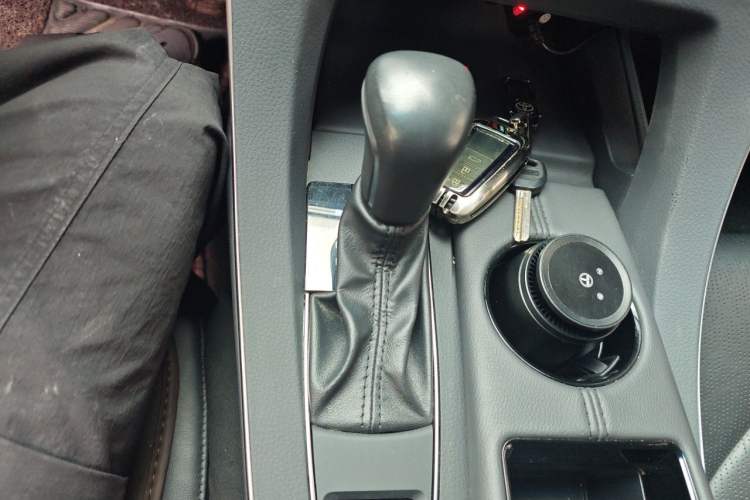 Used Toyota Avalon 2019 2.0L XLE Premium Edition China VI Gear Lever