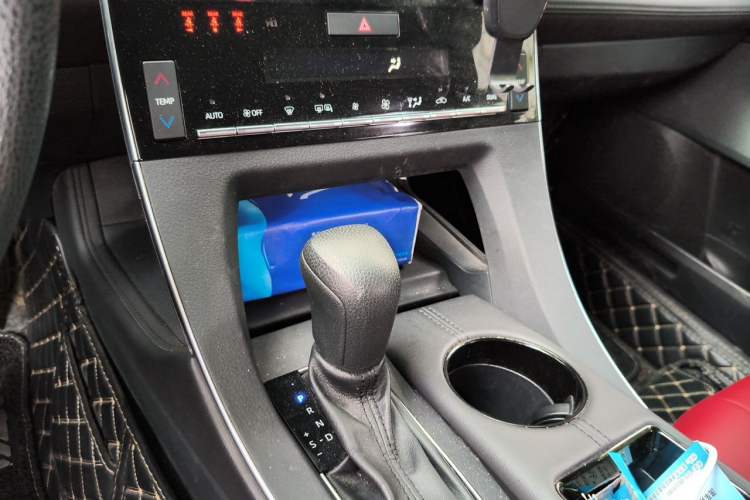 Used Toyota Avalon 2019 2.5L Ambition Version China VI Standard Gear Lever