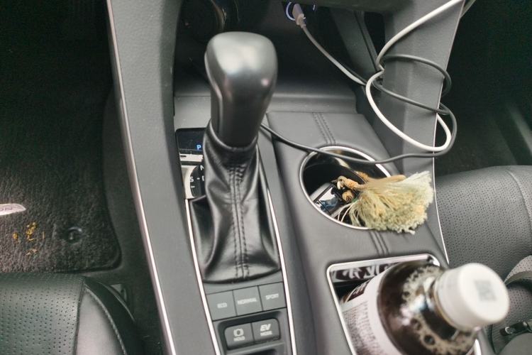 Used Toyota Avalon 2019 Dual-Engine 2.5L XLE Prestige Version China VI Standard Gear Lever