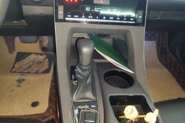 Used Toyota Avalon 2019 Dual-Engine 2.5L Luxury Edition China VI Standard Gear Lever